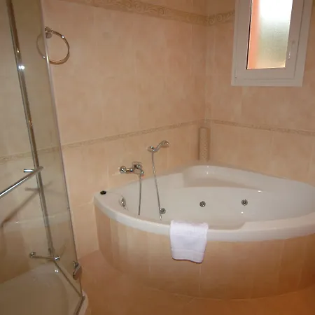 马贝拉普拉亚真实俱乐部海滩度假酒店 公寓 *